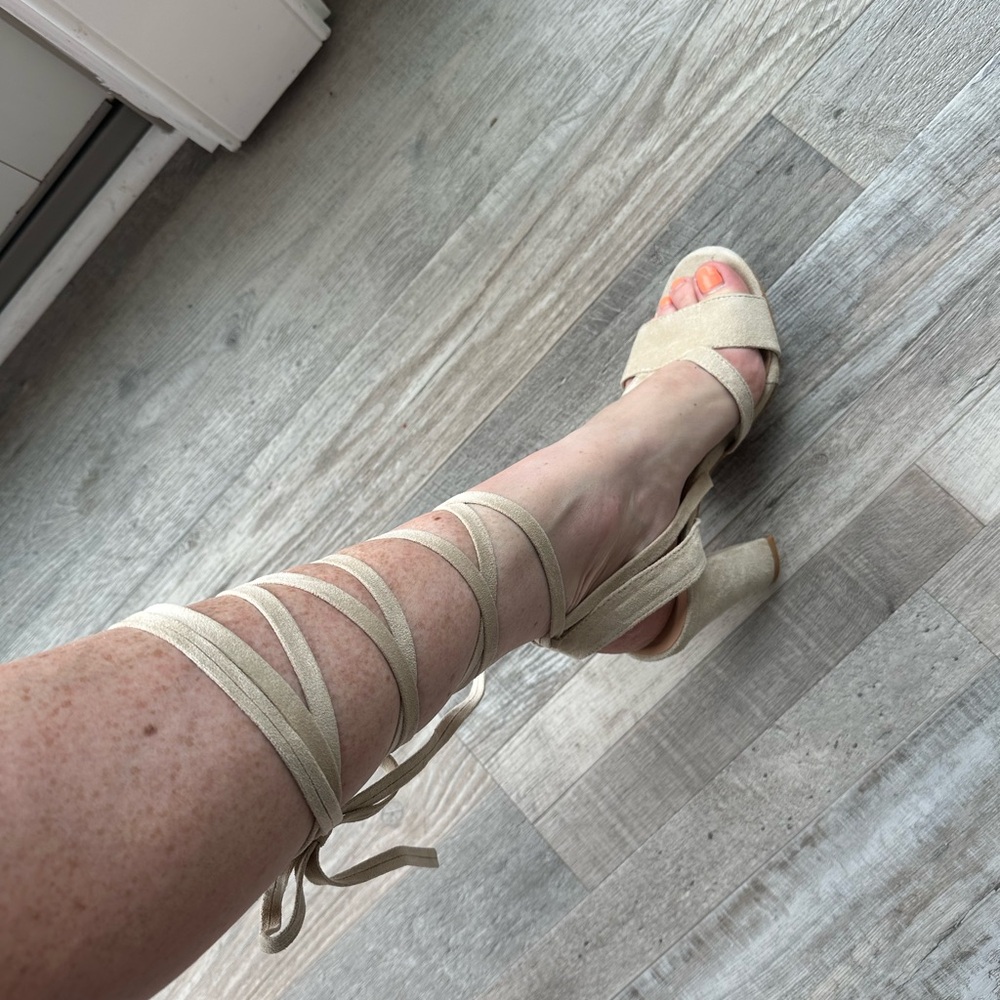 Super Sexy Strappy Chunks